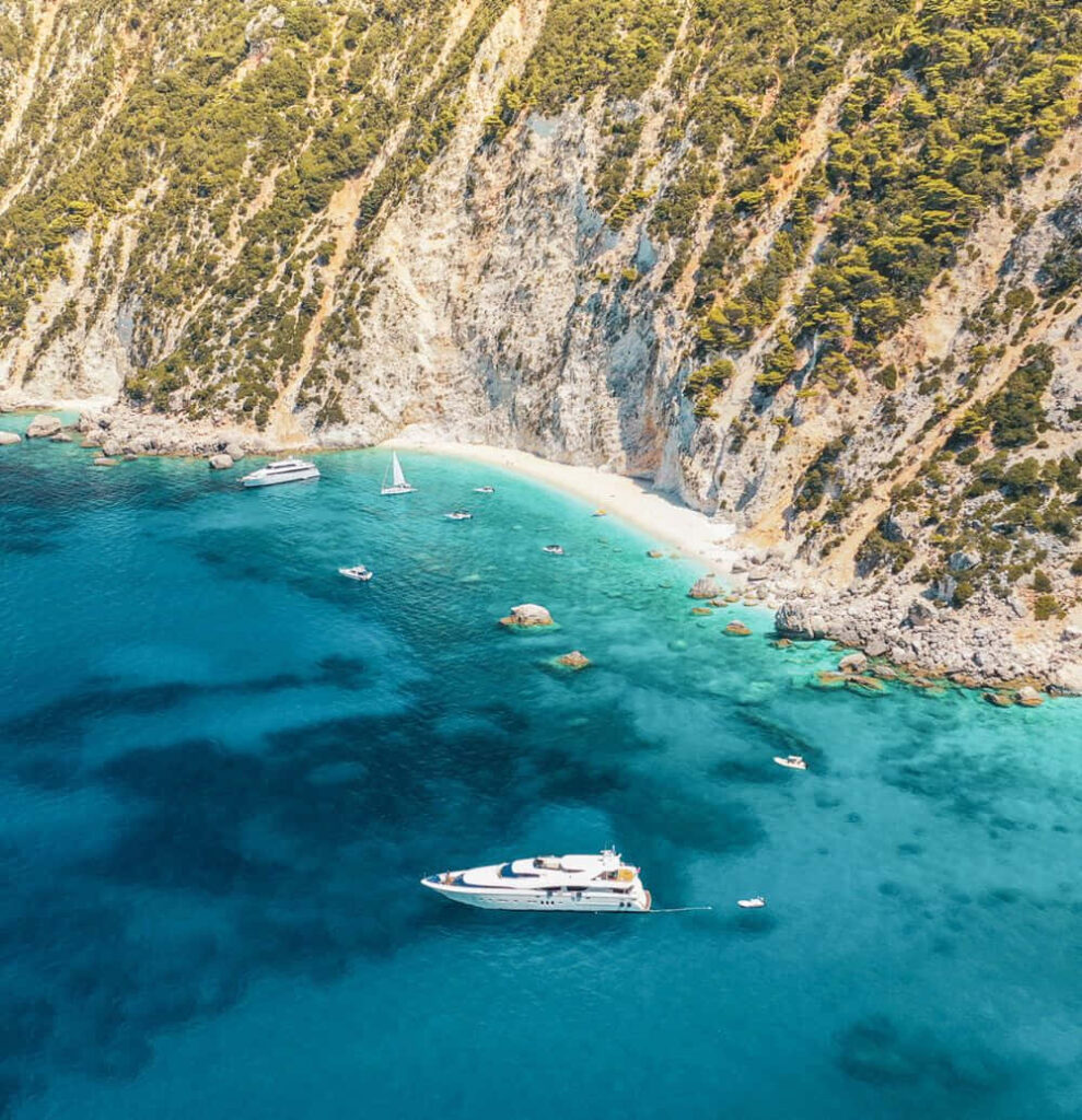Idyllic Greek Beach Oasis Wallpaper: Pristine Waters & Sandy Shores