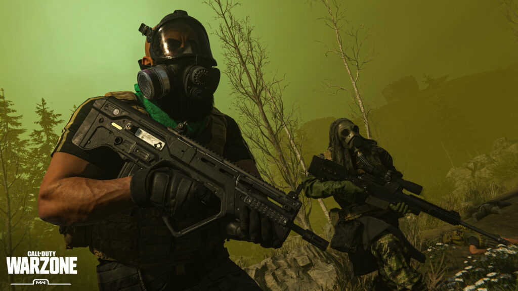 Intense Call of Duty Warzone 4K Wallpaper: Heavily Armed Soldiers on Green Hazy Battlefield