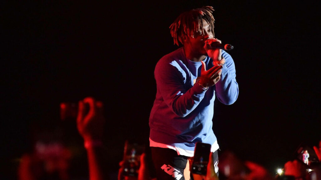 Melodic Musings: Juice Wrld's Captivating Desktop Serenade Wallpaper