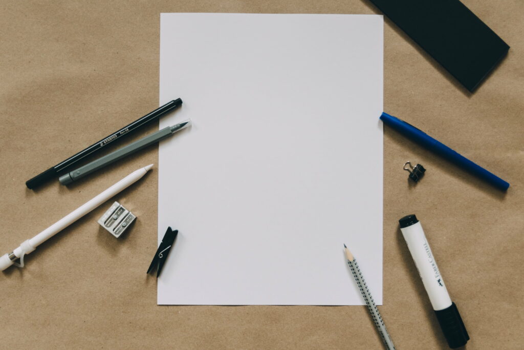 Ink and Purity: A Stunning QHD Wallpaper Capture of Pens Amidst Crisp White Paper