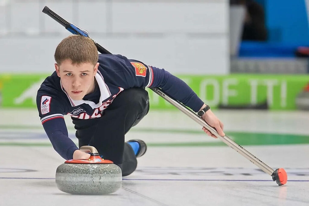 Dynamic Curling Wallpaper: Athlete Sliding Stone with Precision