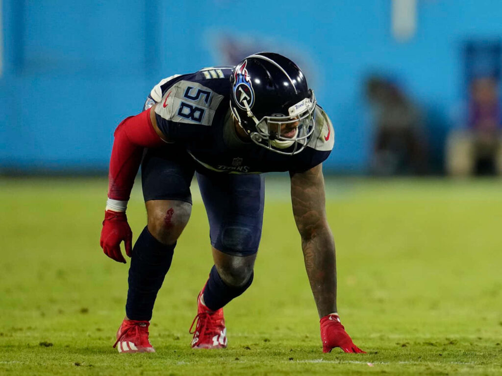 Harold Landry Dynamic Wallpaper: Focused Linebacker in Action