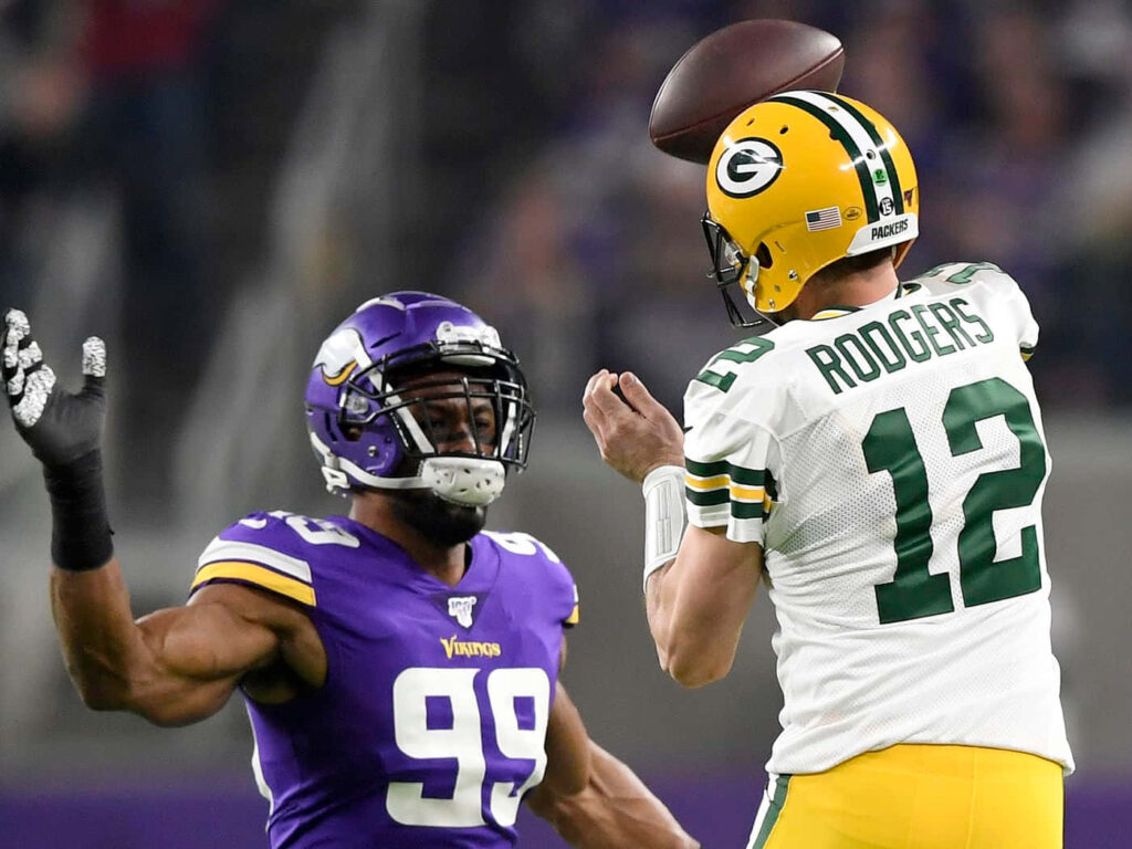 Intense NFL Wallpaper: Danielle Hunter vs. Aaron Rodgers Moment