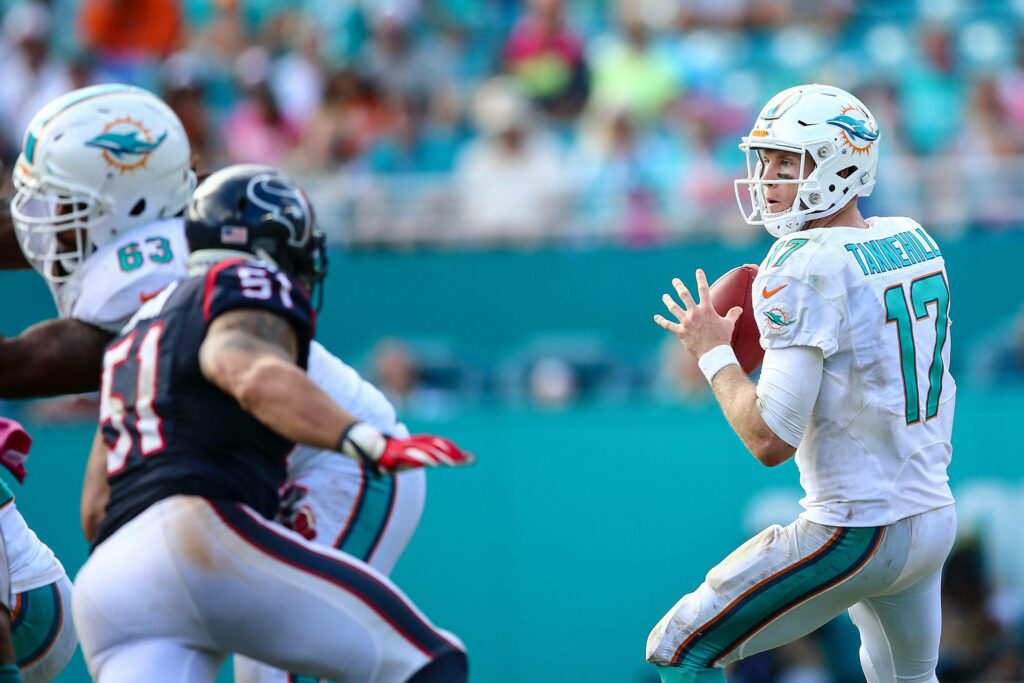 Ryan Tannehill in Action: Intense Dolphins vs Texans Wallpaper