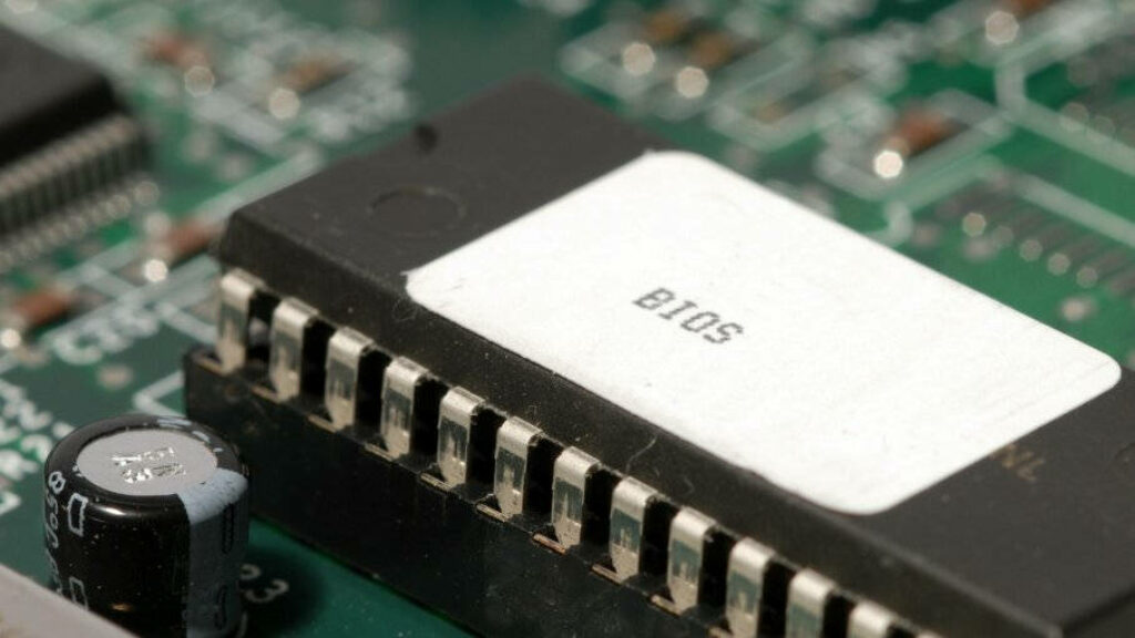 Close-Up Wallpaper of BIOS Chip & Capacitor on Circuit Board