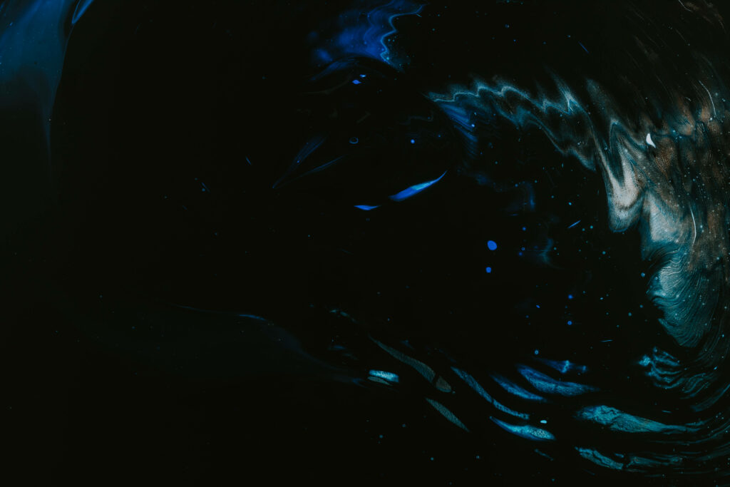 Intricate Black Abstract Wallpaper with Dynamic Blue Water Splash
