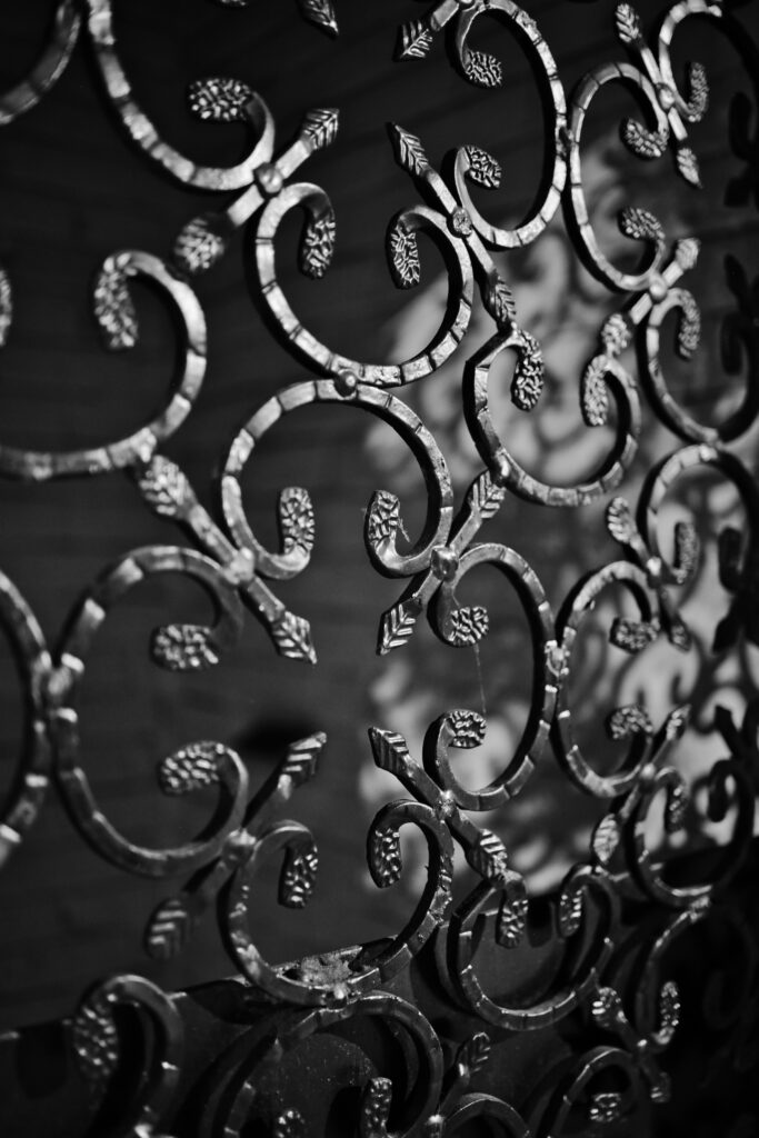 Elegant Black Metal Wallpaper: Close-Up of Intricate Pattern Design
