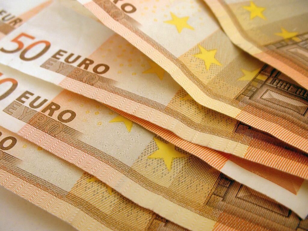 Close-Up of Fanned 50 Euro Banknotes: Intricate Design Wallpaper
