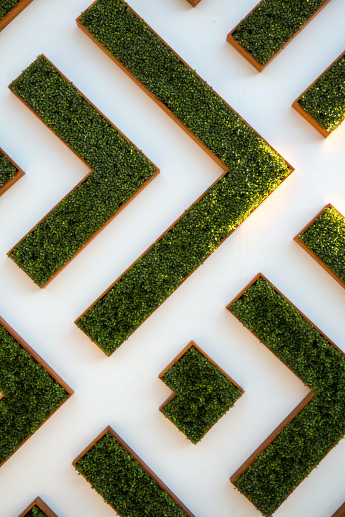 Intricate Green Maze Wallpaper: Abstract Design on White Background