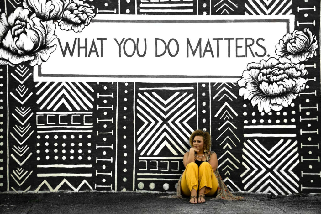 “Bold Monochrome Wallpaper: Inspiring Mural & Introspective Scene”