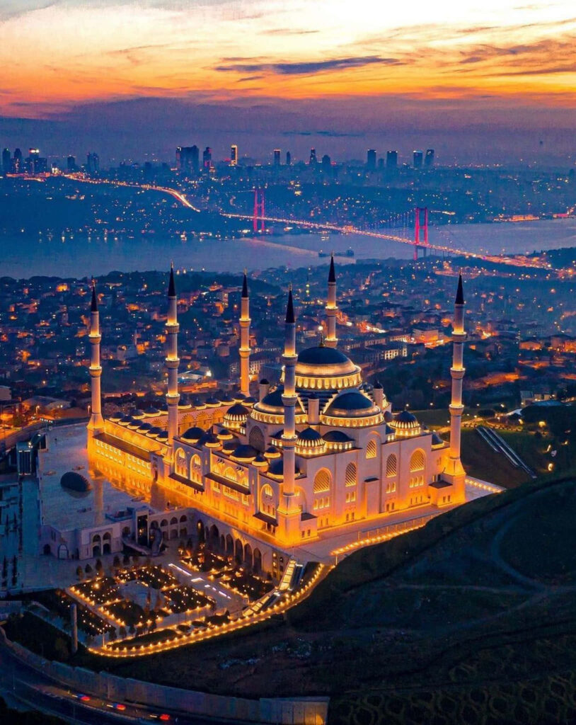 Breathtaking Istanbul Sunset: Çamlıca Mosque & Bosphorus Wallpaper