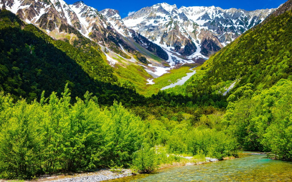 Captivating Spring Scenery: Kamikochi's Majestic Mountain Rivers and Japan Alps in Full Splendor! Wallpaper