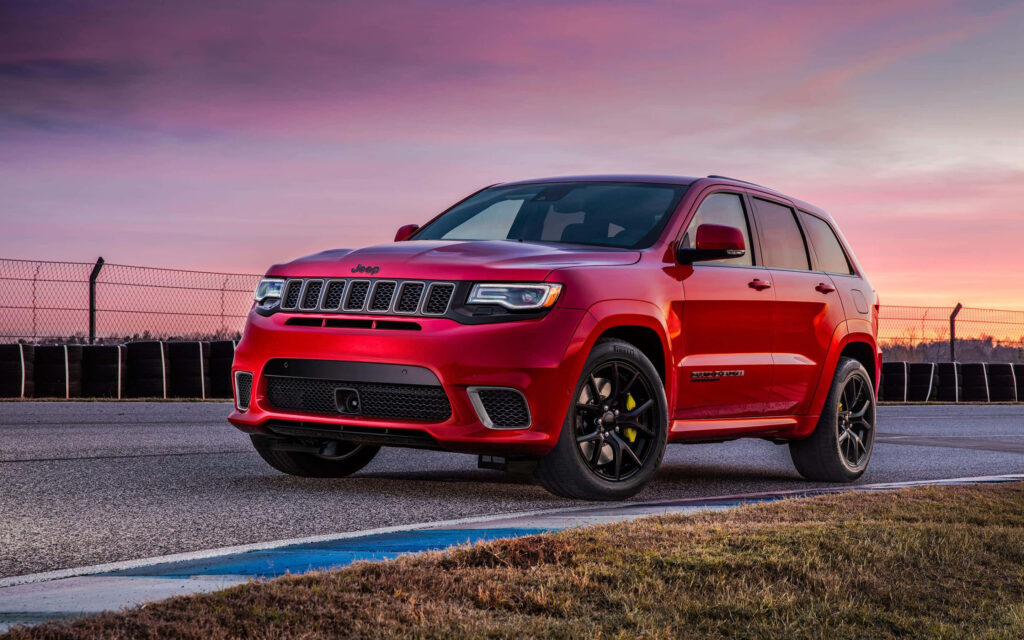 Jeep Grand Cherokee Wallpaper: Bold SUV Against Vivid Sunset Backdrop
