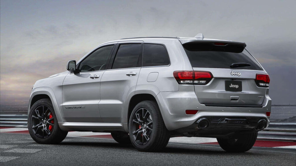Bold Jeep Grand Cherokee Wallpaper: Rugged Design in Wilderness