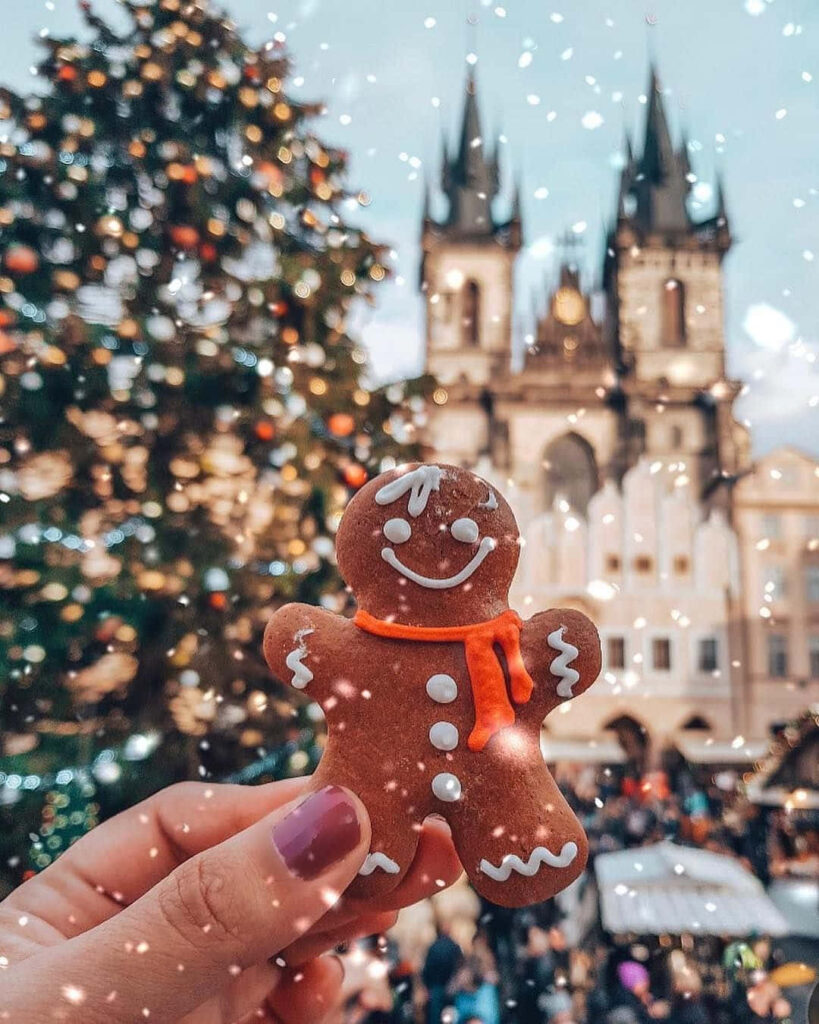Christmas Cheer: Gingerbread Cookie & Snowy Tree Wallpaper