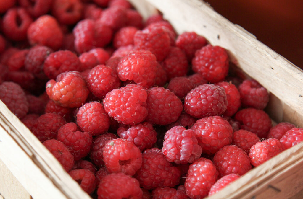 Fresh Red Raspberries Macro Close-Up in Wooden Container Wallpaper