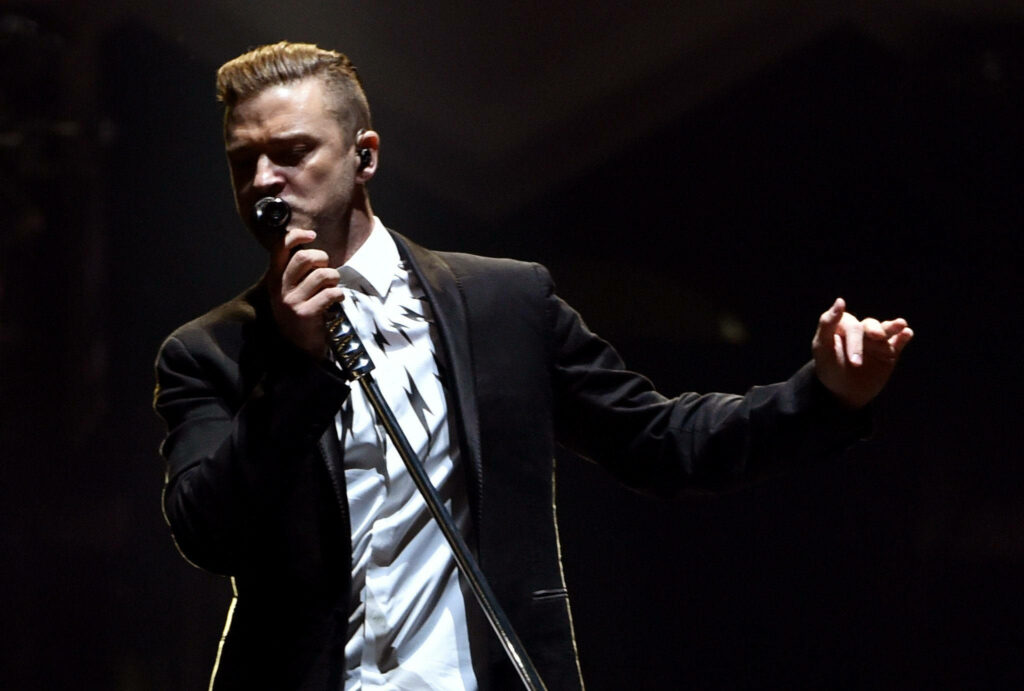 Dynamic Justin Timberlake Wallpaper: Passionate Stage Performance