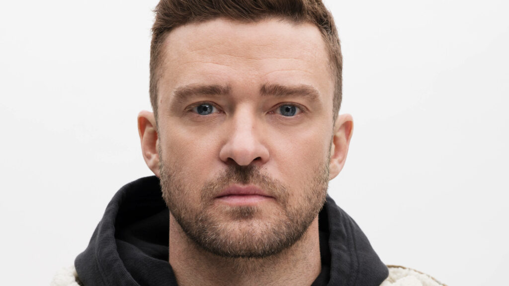 Justin Timberlake Close-Up Wallpaper: Confident Look on Minimalist Background