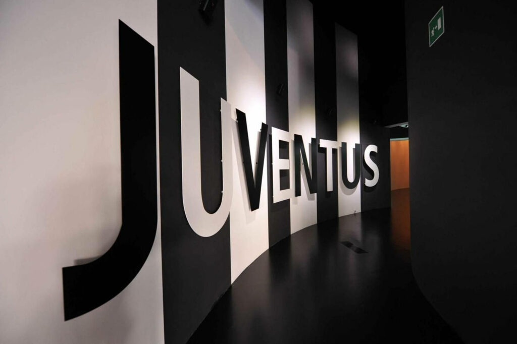 Modern Juventus Wallpaper: Sleek Black & White Design for Fans