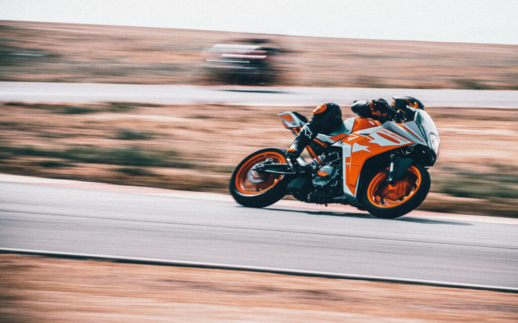 Dynamic KTM RC 200 Wallpaper: Sporty Design & High-Speed Action