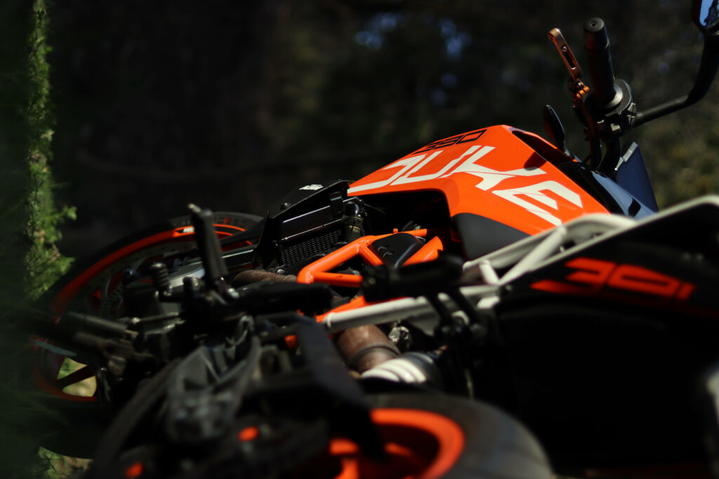 Sleek KTM RC 390 Wallpaper: Sporty Design & Modern Aesthetics