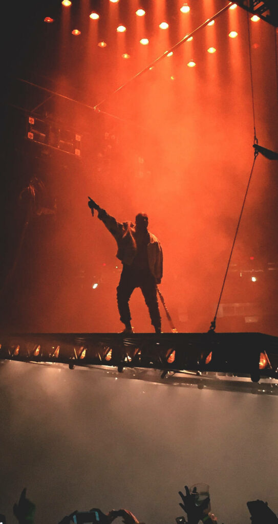 Kanye West Saint Pablo Tour Wallpaper - Dramatic Stage Lighting