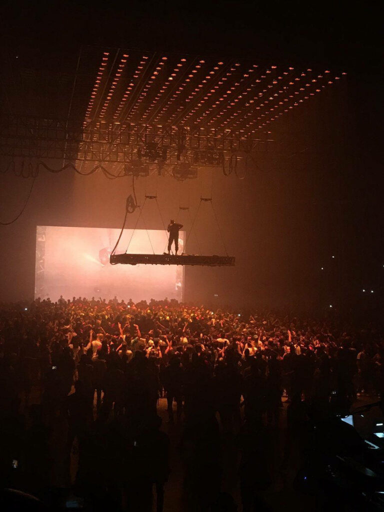 Kanye West Saint Pablo Tour Wallpaper - Electrifying Concert Scene