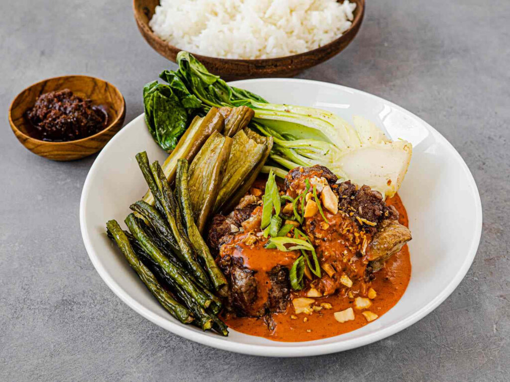 Vibrant Kare-Kare Wallpaper: Traditional Filipino Stew & Rice