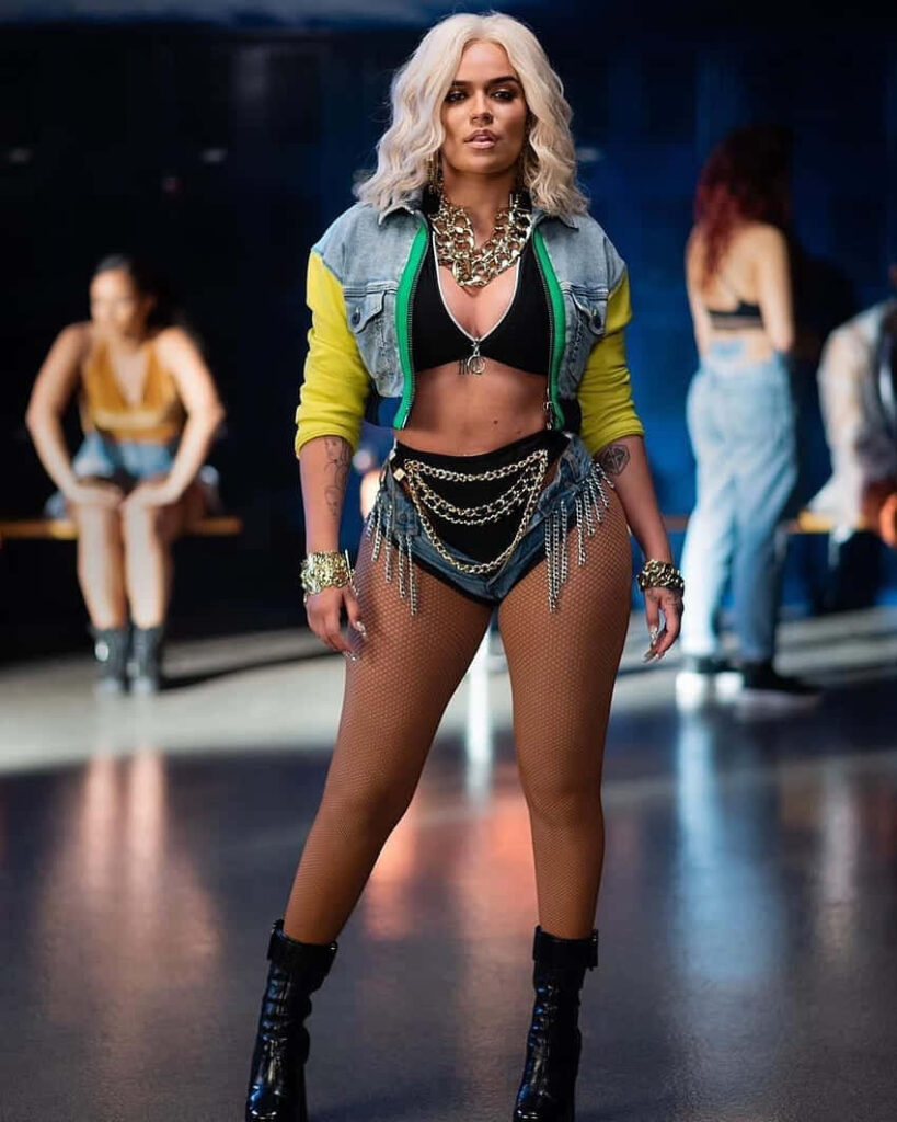 Karol G’s Edgy Performance Style: Denim, Chains & Bold Fashion Wallpaper