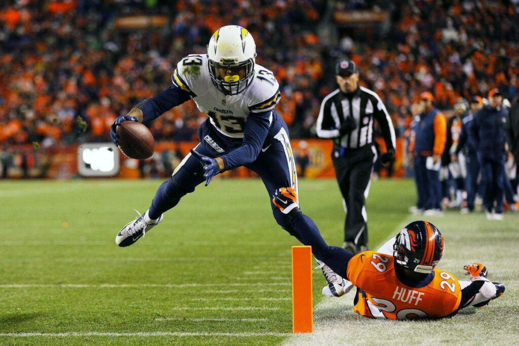 Dynamic Keenan Allen Wallpaper: Chargers Star in Action