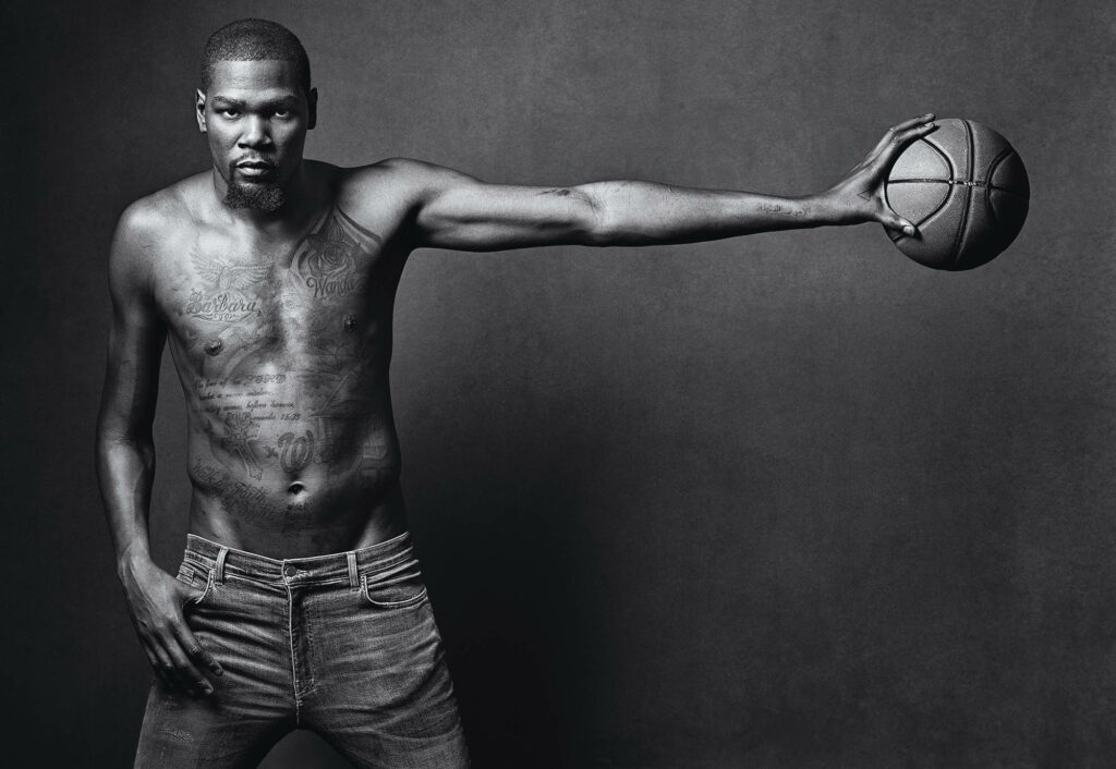 Dynamic Black-and-White Kevin Durant Wallpaper - Strength & Confidence