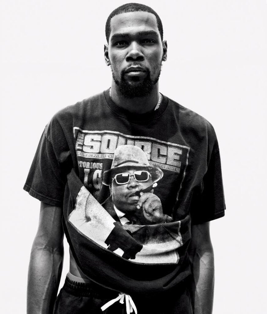 Monochrome Kevin Durant Wallpaper: Relaxed & Confident Vibe