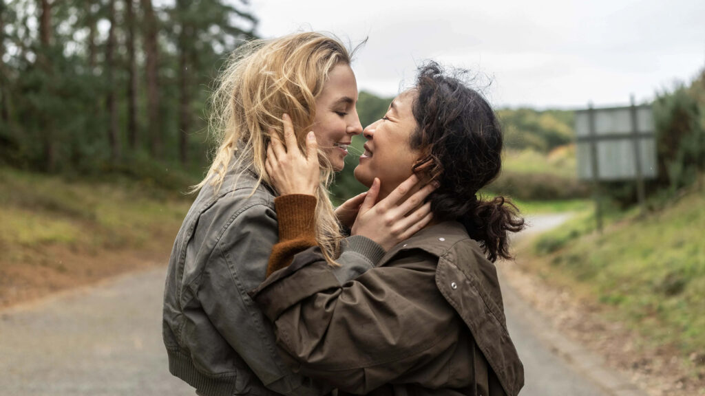 Killing Eve Wallpaper: Emotional Connection in a Serene Outdoor Scene