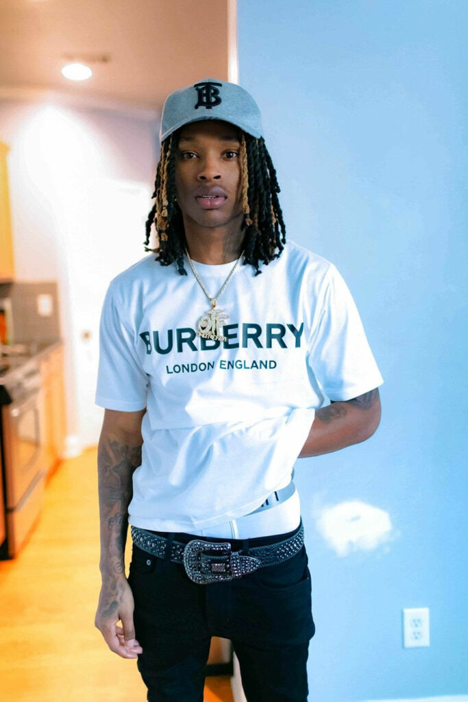 King Von in Trendy Burberry Streetwear: Fashionable Wallpaper Look