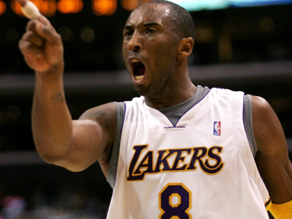 Lakers Legend Kobe Bryant: High-Definition Basketball Wallpaper