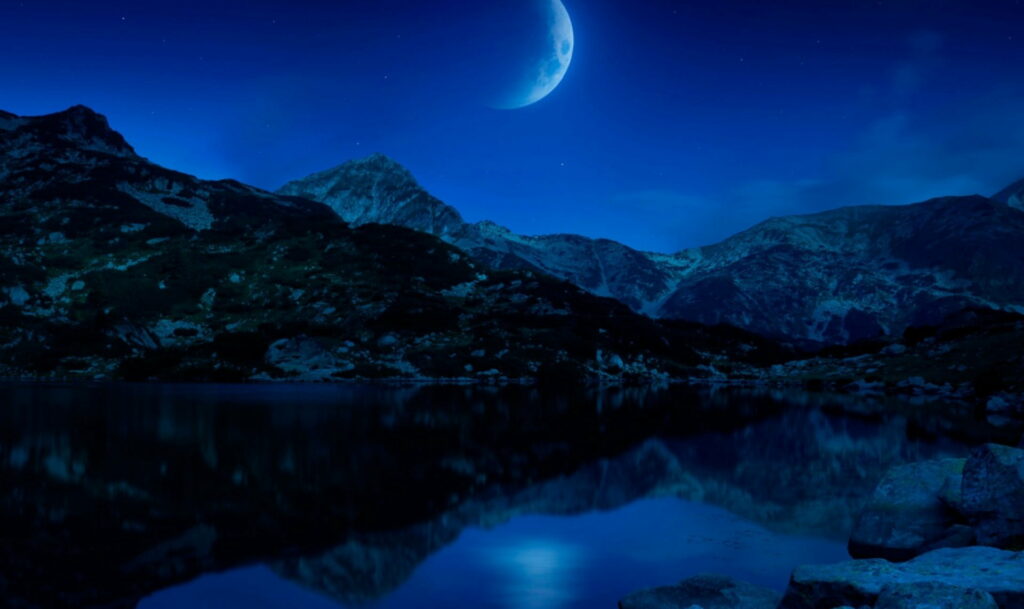 Lustrous Lunar Reflection: Serene Night Sky Embraces Crescent Moon over Tranquil Lake - Captivating HD Wallpaper