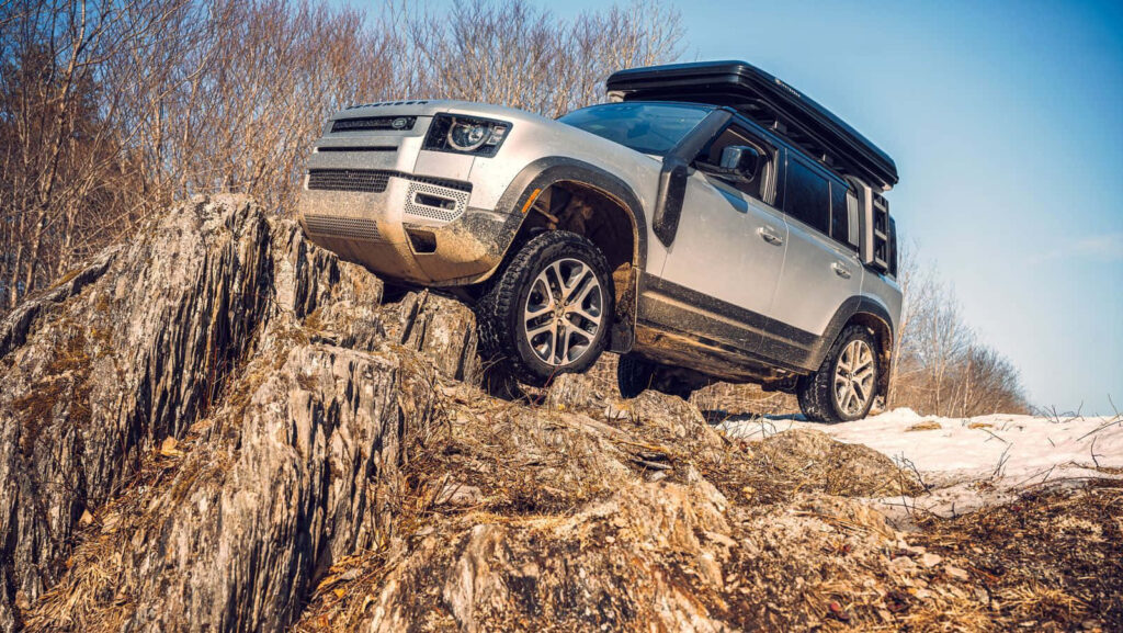 Land Rover Defender: Rugged Off-Road Adventure Wallpaper