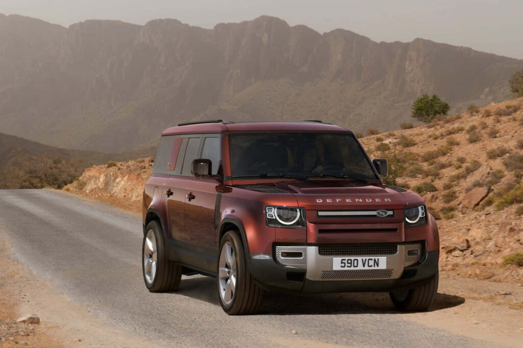 Land Rover Defender Wallpaper: Rugged Terrain & Robust Design