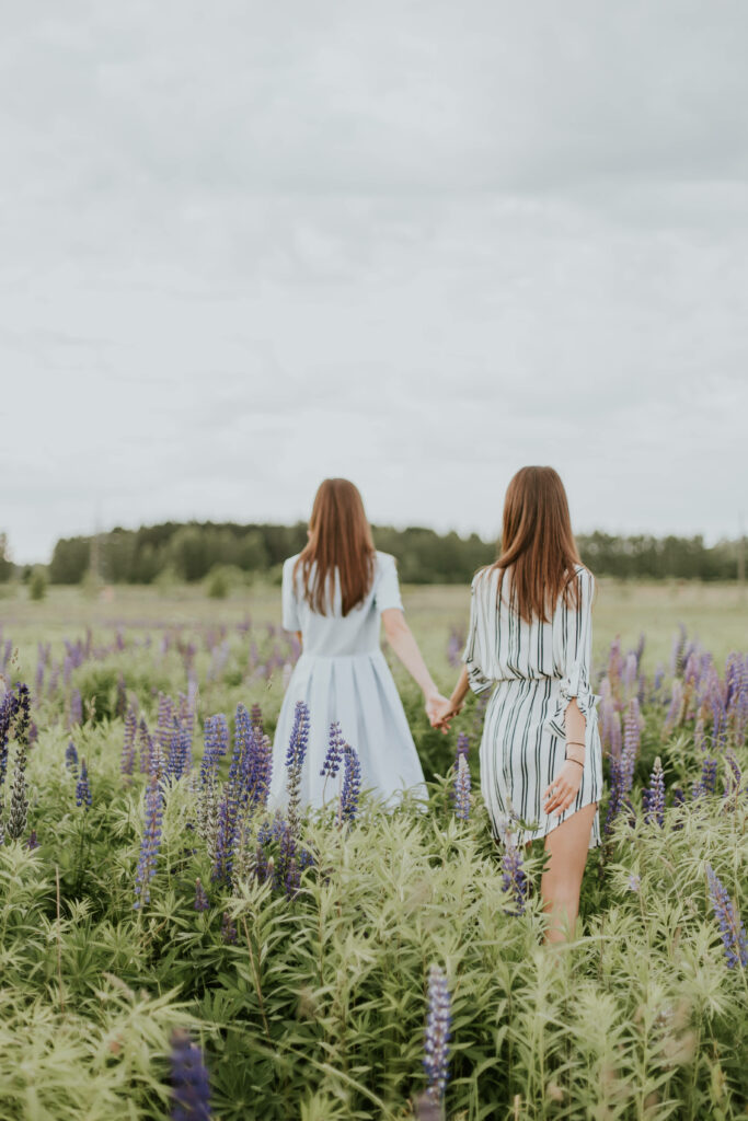 Endless Memories: Best Friends Delighting in a Sun-Kissed Lavender Paradise Wallpaper