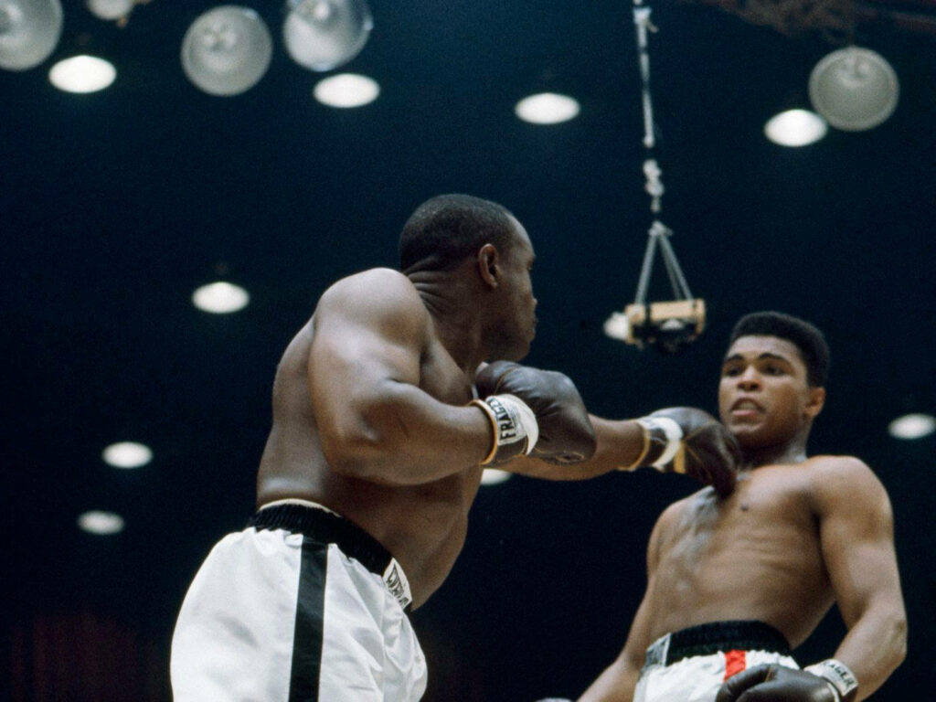 Epic Boxing Wallpaper: Sonny Liston vs. Muhammad Ali Intensity