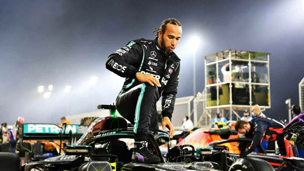 Lewis Hamilton: Champion F1 Driver Stepping Out - Dynamic Wallpaper