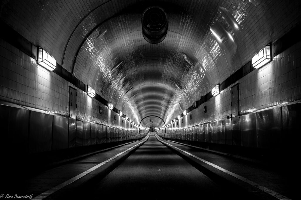 Black and White Tunnel Wallpaper: Dramatic Vanishing Point Design