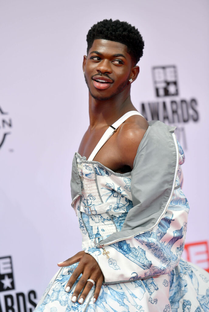 Lil Nas X Red Carpet Wallpaper: Bold & Confident Style Background