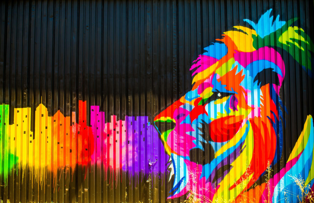 Lively Lion: Vibrant Graffiti Laptop Background on Metallic Canvas Wallpaper