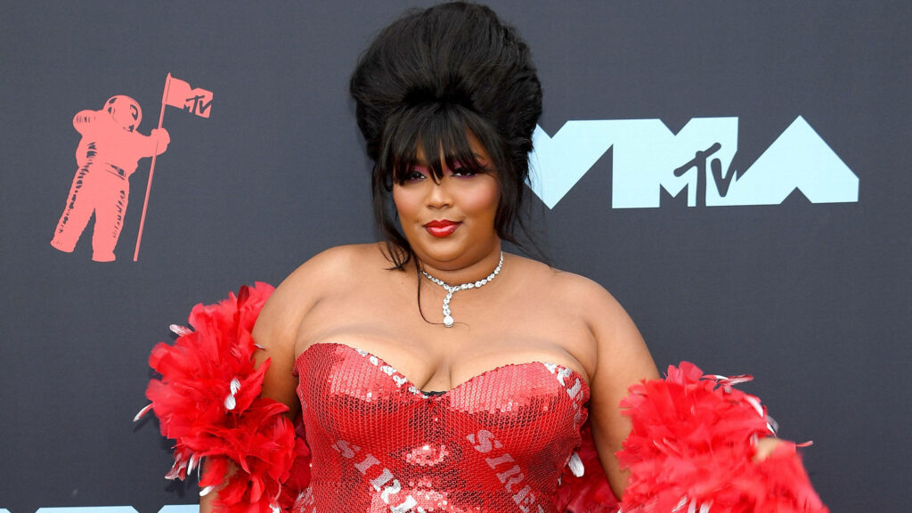 Lizzo Shines in Glamorous Red at MTV VMA: Confident Style Wallpaper