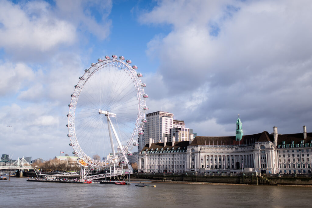 London Eye Wallpaper: Iconic Ferris Wheel Over River Thames