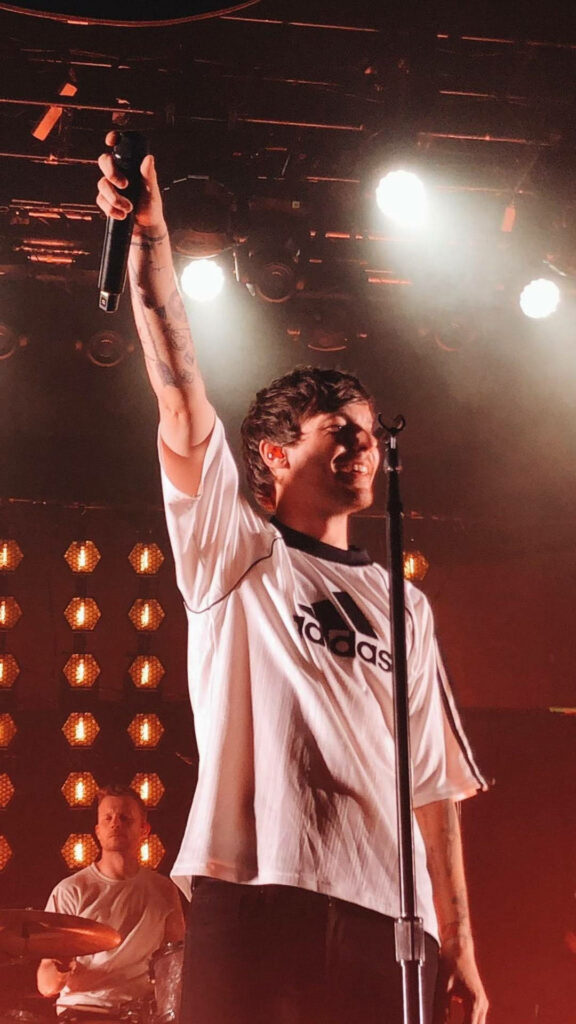 Louis Tomlinson: Unleashing Electric Energy on Stage, Dominating in Adidas Wallpaper