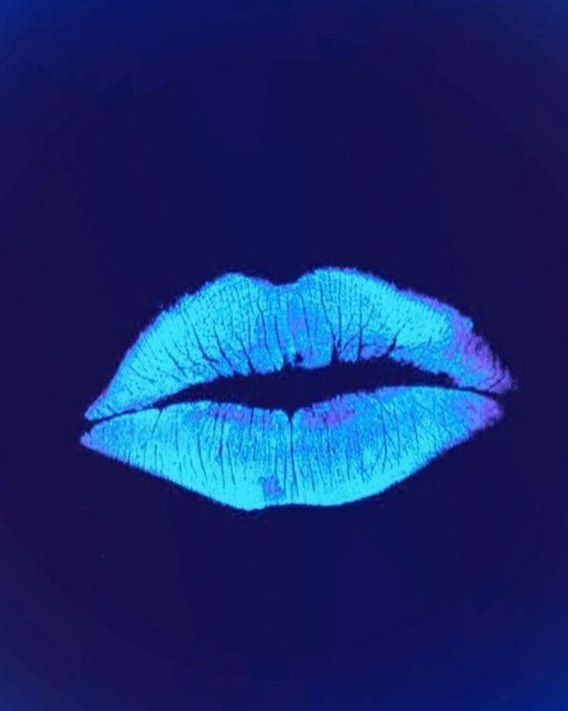 Neon Kisses: Embracing the Dark Blue Aesthetics of Tumblr Wallpaper