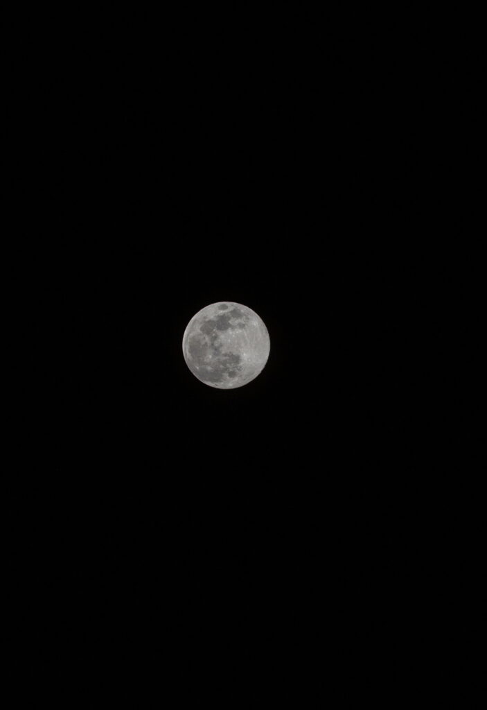 Luminous Nocturnal Orb: Captivating HD Phone Wallpaper featuring Full Moon in the Starry Night Sky