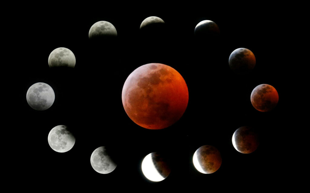 Lunar Eclipse Wallpaper: Stunning Blood-Red Moon Circular Design